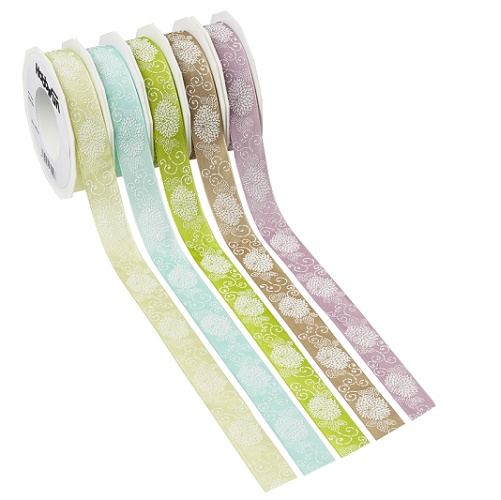 Fita 25mmx20mt Flores em Branco Fundo Verde Claro