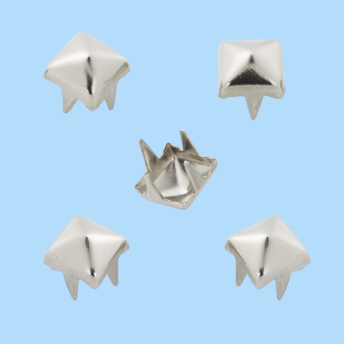 Ataches Prata Pirâmide 5mm (20 un.)